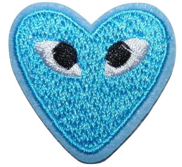 Écusson brodé thermocollant Cœur Bleu ciel